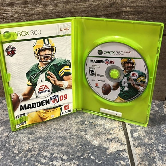 5 for $40 - Madden NFL 09 for Xbox 360 - Picture 2 of 4
